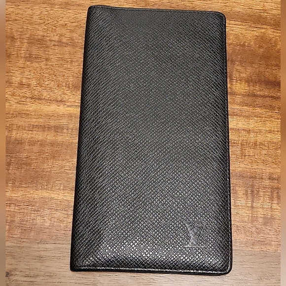 Louis Vuitton  Taiga Leather Long Wallet - Picture 1 of 7